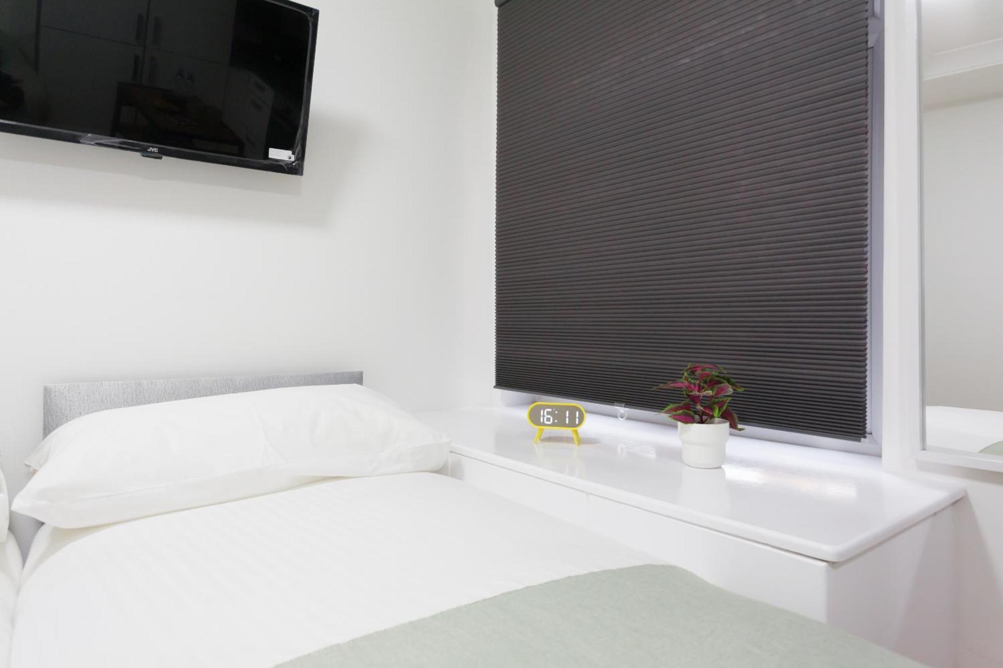 Eurostar Budget Rooms - Next To Kings Cross & Eurostar Train Station Лондон Екстер'єр фото