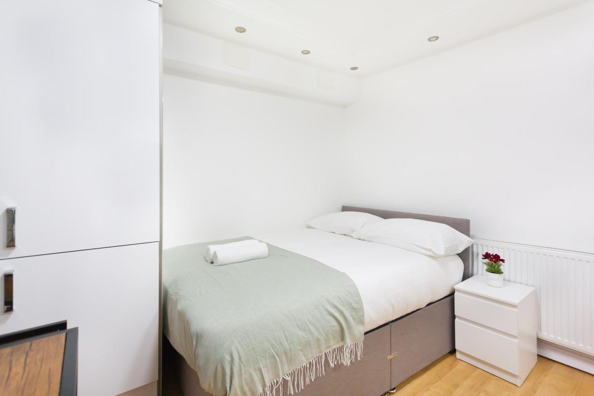 Eurostar Budget Rooms - Next To Kings Cross & Eurostar Train Station Лондон Екстер'єр фото