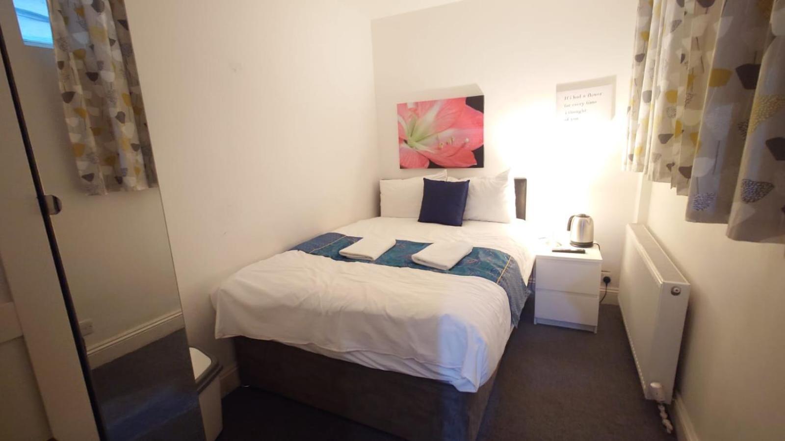 Eurostar Budget Rooms - Next To Kings Cross & Eurostar Train Station Лондон Екстер'єр фото